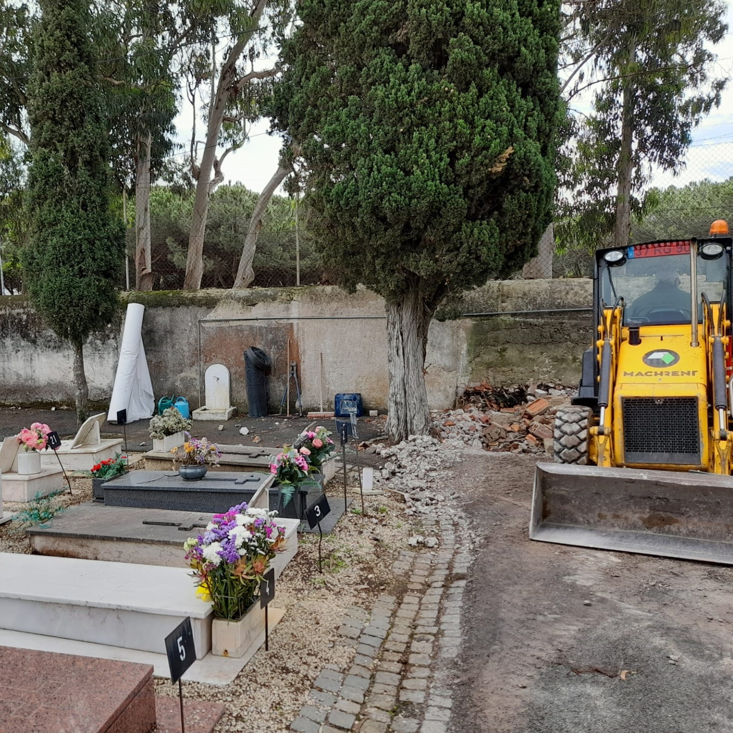 https://psdoeiras.pt/wp-content/uploads/2022/06/obras-cemiterios.png